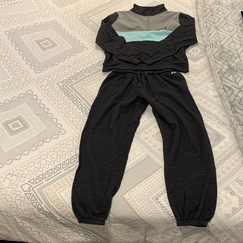 VS PINK 1/4 zip sweatshirt and jogger set